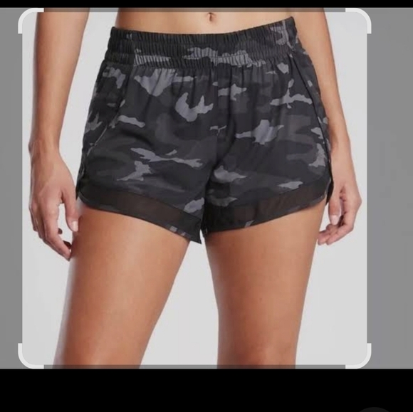 Athletic Works Women's Gray Camo Shorts - Picture 1 of 6